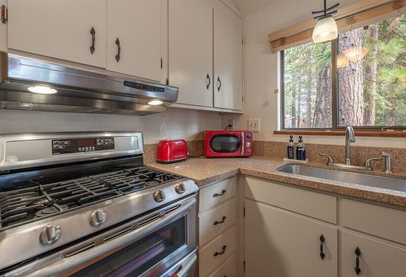 Cozy Pet Friendly Cabin In Lake Tahoe By Sierra Getaways