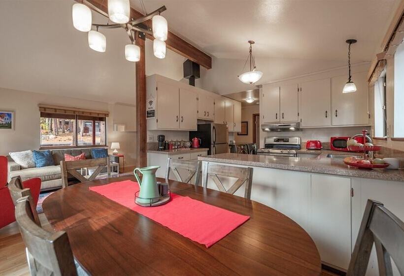 Cozy Pet Friendly Cabin In Lake Tahoe By Sierra Getaways