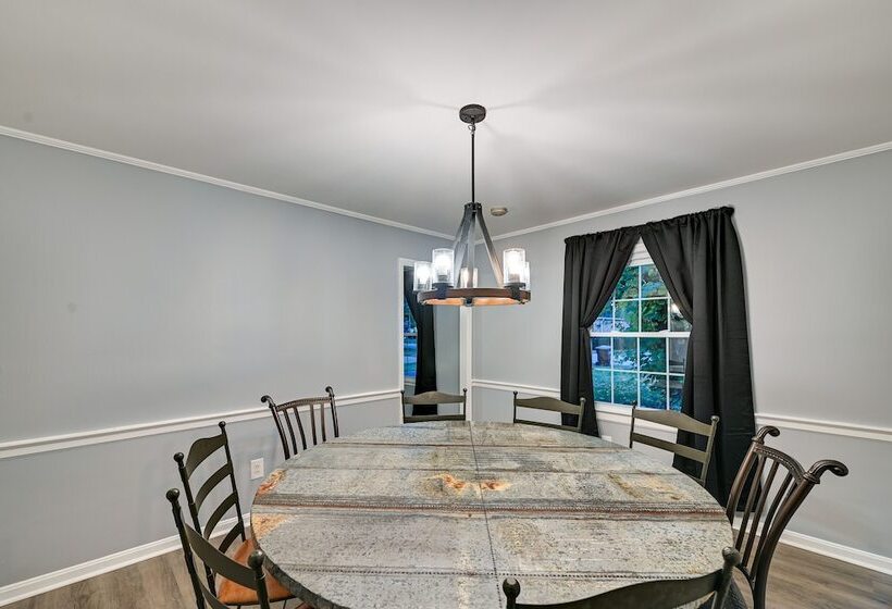 Family Friendly Versailles House: 12 Mi To Uk!