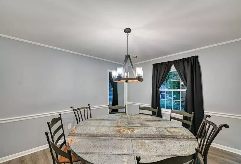 Family Friendly Versailles House: 12 Mi To Uk!