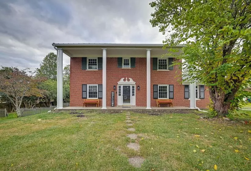 Family Friendly Versailles House: 12 Mi To Uk!
