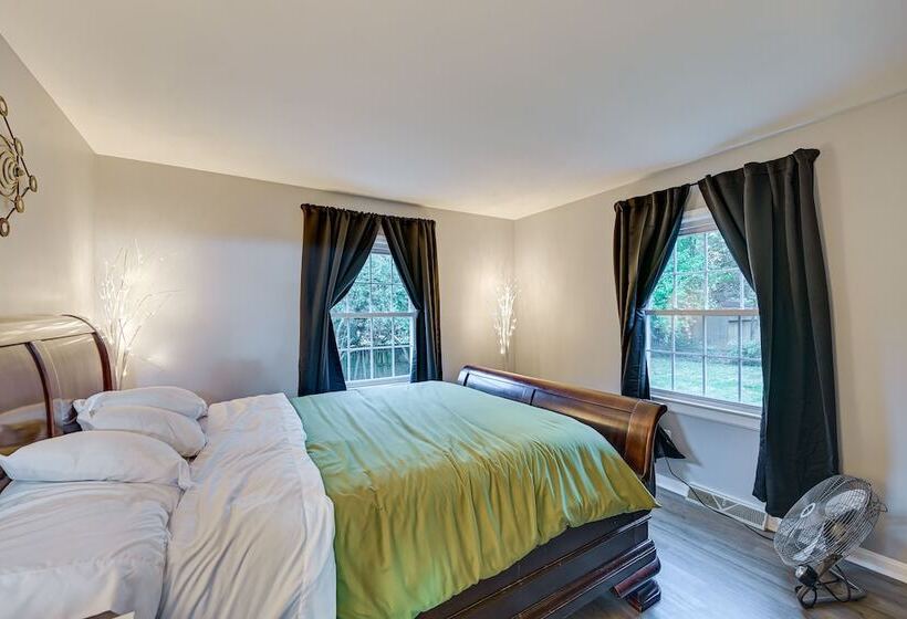 Family Friendly Versailles House: 12 Mi To Uk!