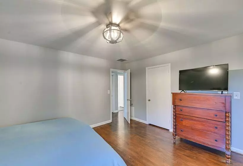 Family Friendly Versailles House: 12 Mi To Uk!