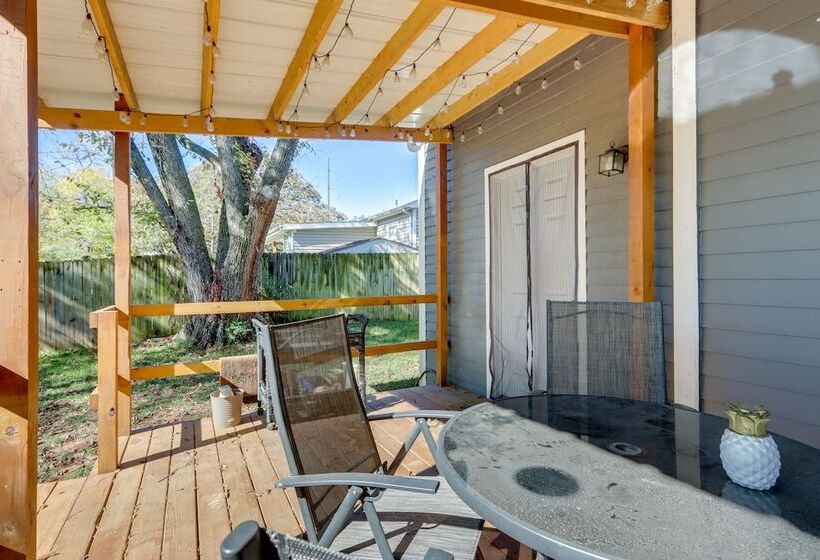 Fayetteville Home: 1 Mi To University Of Arkansas!