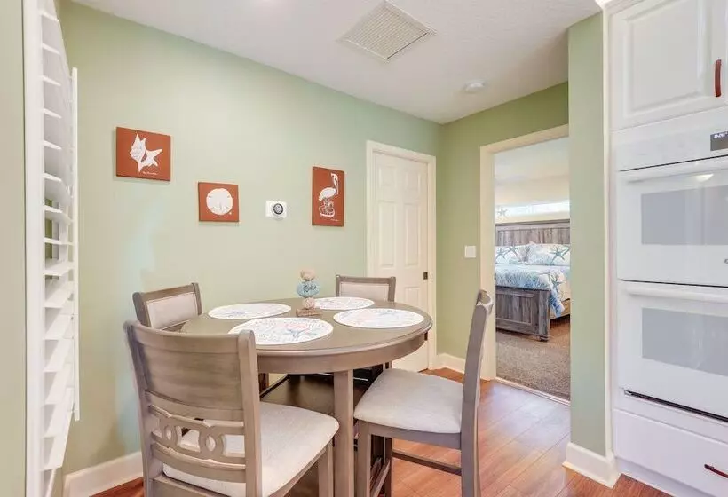 Pet Friendly Fort Pierce Home W/ Screened Porch!