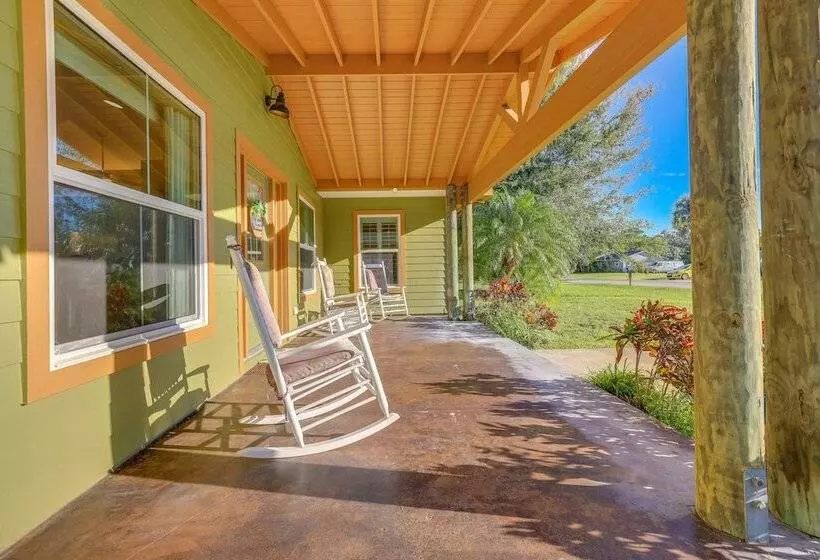 Pet Friendly Fort Pierce Home W/ Screened Porch!