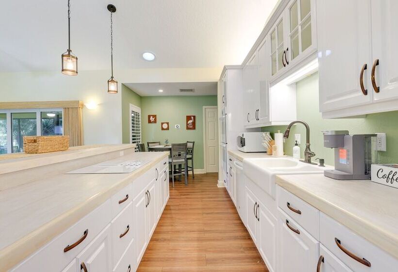 Pet Friendly Fort Pierce Home W/ Screened Porch!