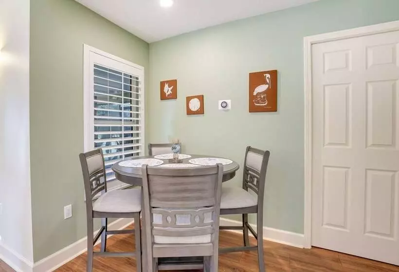 Pet Friendly Fort Pierce Home W/ Screened Porch!