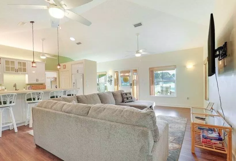 Pet Friendly Fort Pierce Home W/ Screened Porch!