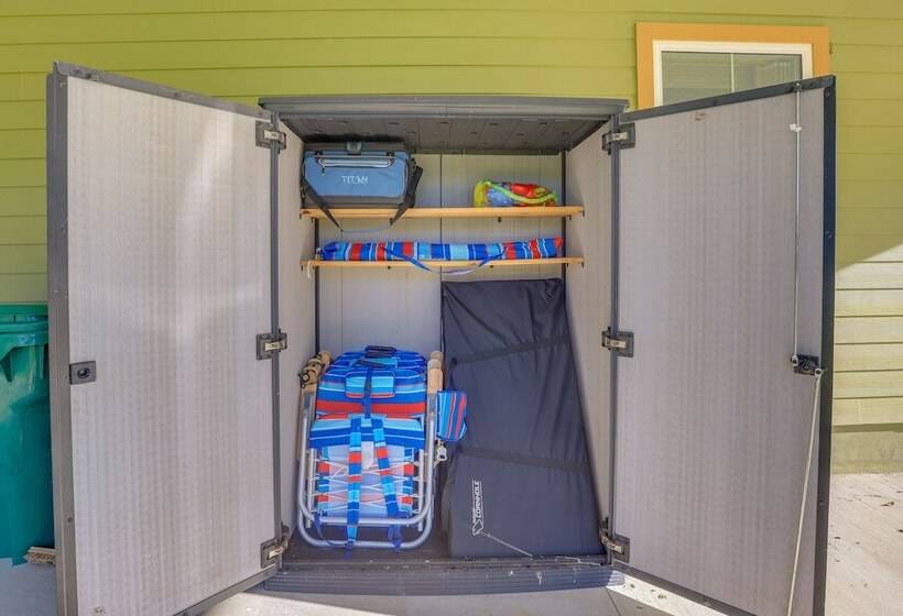 Pet Friendly Fort Pierce Home W/ Screened Porch!