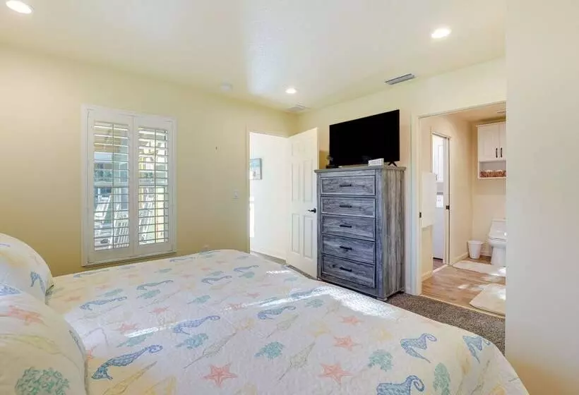 Pet Friendly Fort Pierce Home W/ Screened Porch!