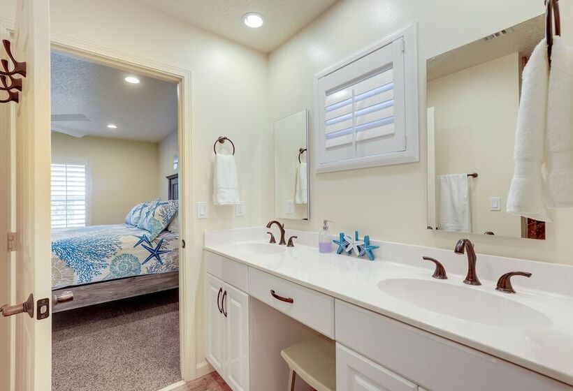 Pet Friendly Fort Pierce Home W/ Screened Porch!