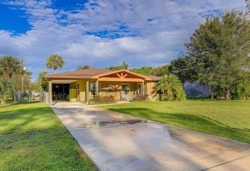 Pet Friendly Fort Pierce Home W/ Screened Porch!