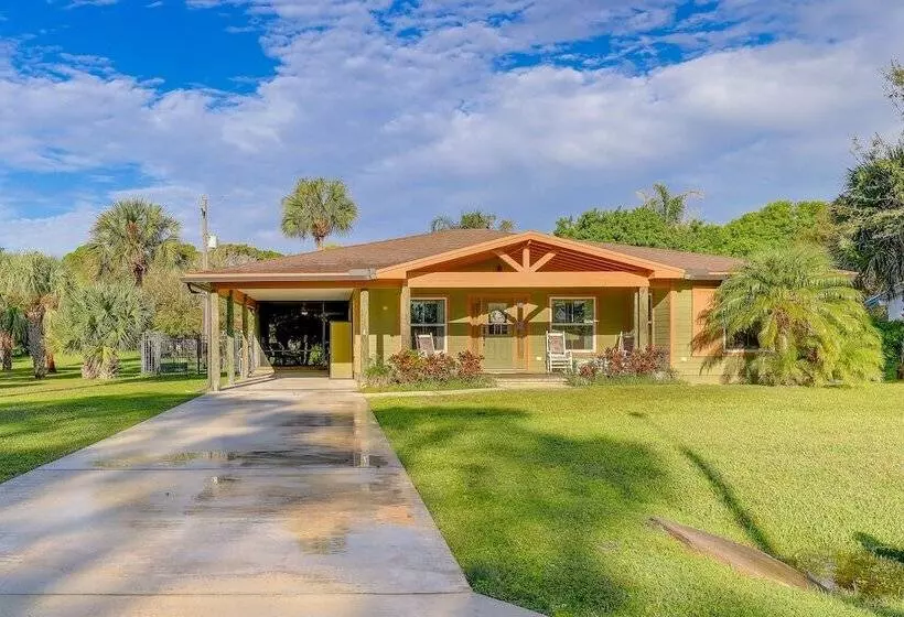 Pet Friendly Fort Pierce Home W/ Screened Porch!