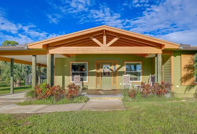 Pet Friendly Fort Pierce Home W/ Screened Porch!
