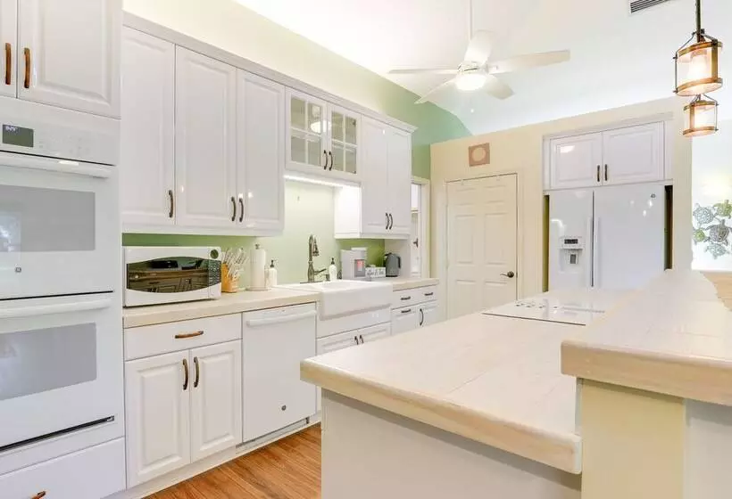 Pet Friendly Fort Pierce Home W/ Screened Porch!