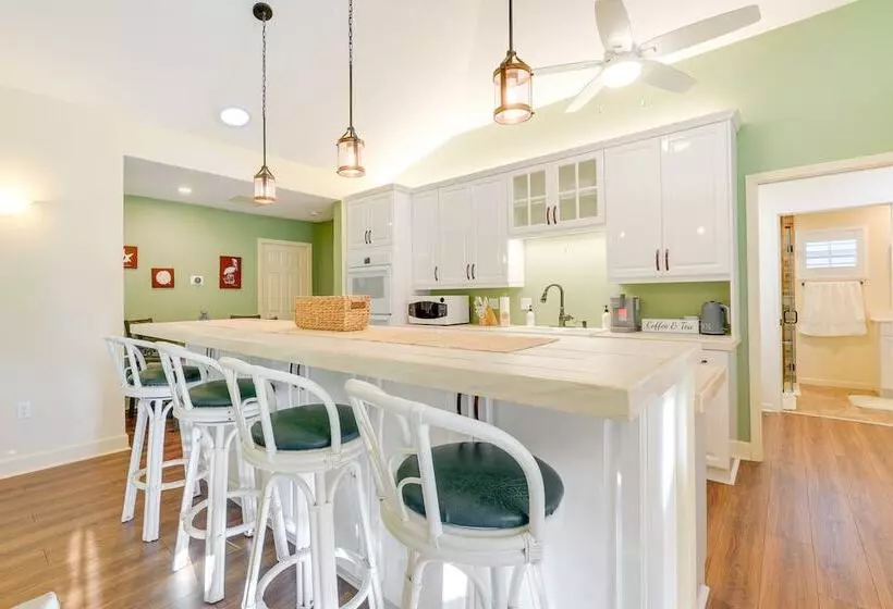 Pet Friendly Fort Pierce Home W/ Screened Porch!