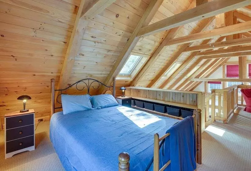 Frye Island Family Cabin With Lake & Beach Access!