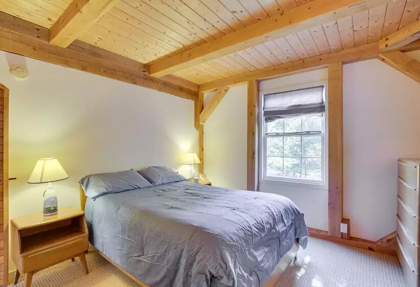 Frye Island Family Cabin With Lake & Beach Access!