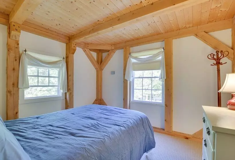 Frye Island Family Cabin With Lake & Beach Access!