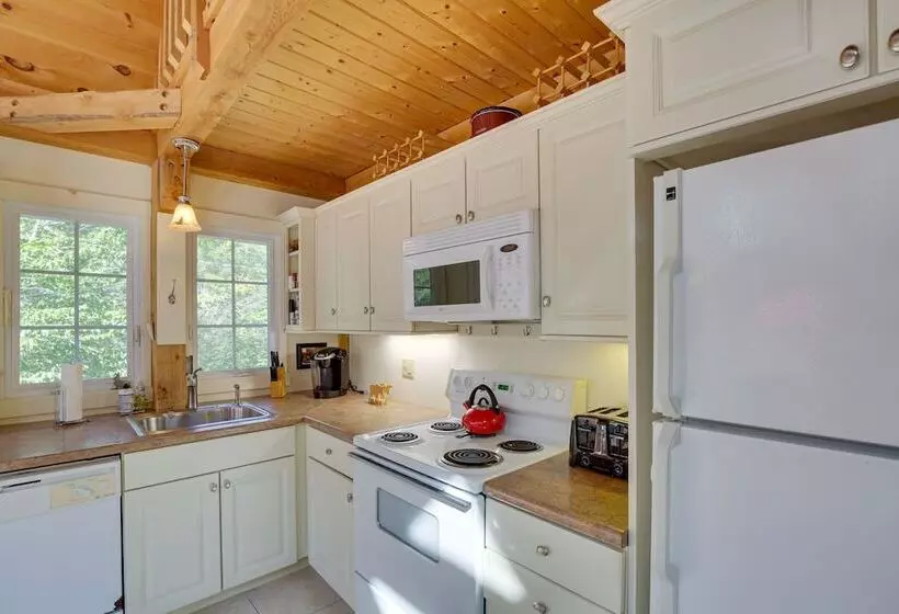 Frye Island Family Cabin With Lake & Beach Access!