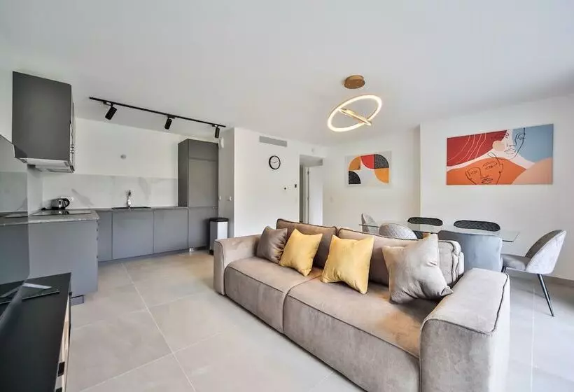 Hotelli Blue Night International 71