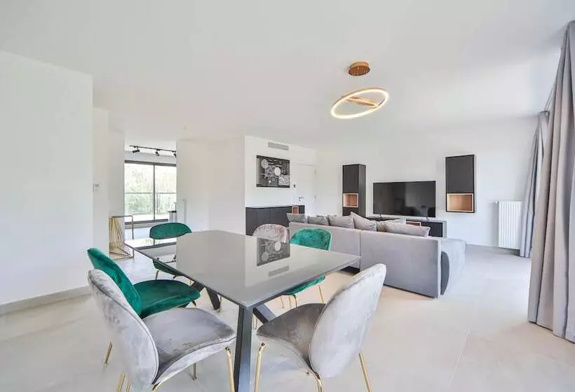 Hotelli Blue Night International 71