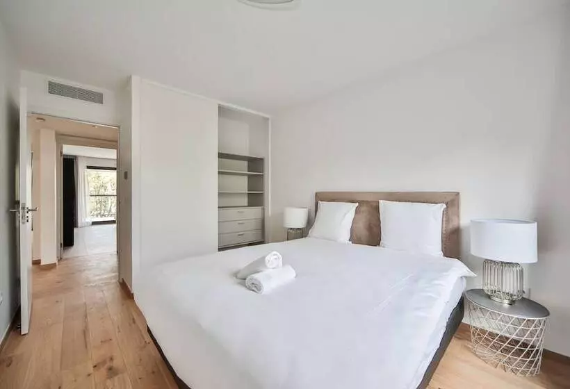 Hotelli Blue Night International 71