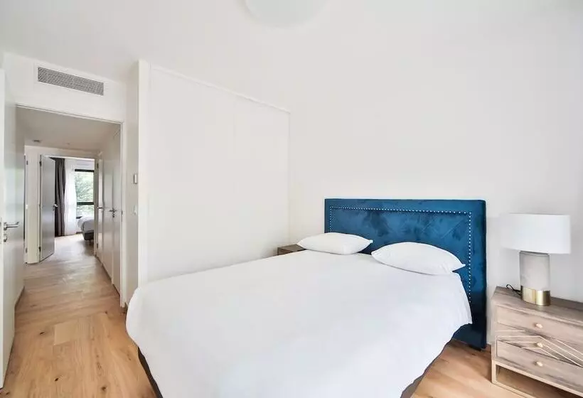 Hotelli Blue Night International 71