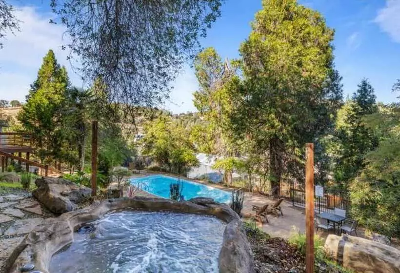 هتل Immersive Suite With Pool & Hot Tub