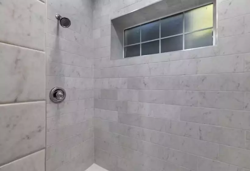 هتل Immersive Suite With Pool & Hot Tub