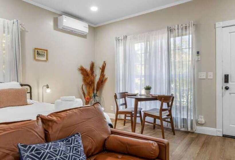 酒店 Immersive Suite With Pool & Hot Tub