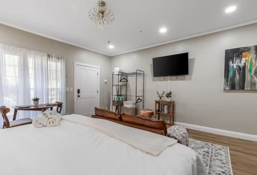 酒店 Immersive Suite With Pool & Hot Tub