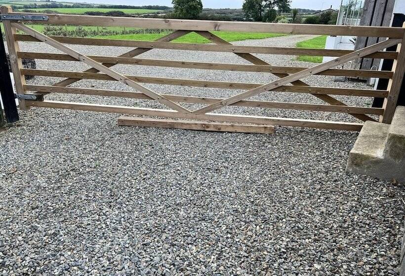 בית מלון כפרי Lovely 1 Bed Lodge In Haverfordwest With Views