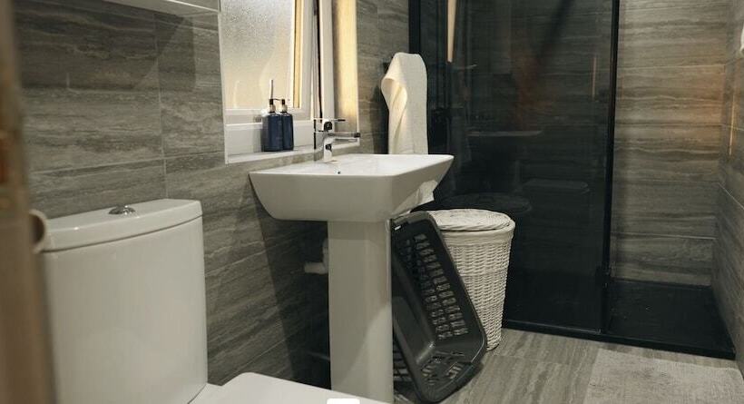 בית מלון כפרי Lovely 1 Bed Lodge In Haverfordwest With Views