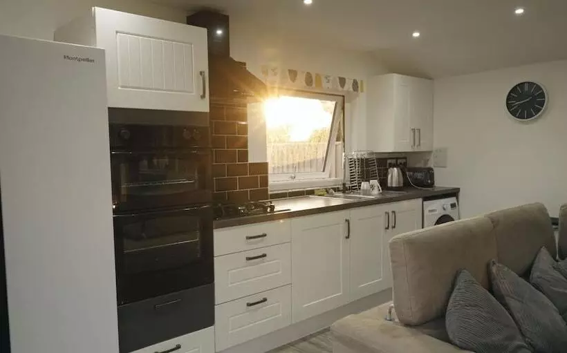 Hotelli Lovely 1 Bed Lodge In Haverfordwest With Views