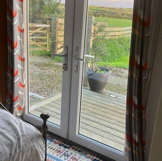 בית מלון כפרי Lovely 1 Bed Lodge In Haverfordwest With Views