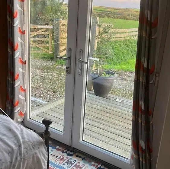 Hotelli Lovely 1 Bed Lodge In Haverfordwest With Views