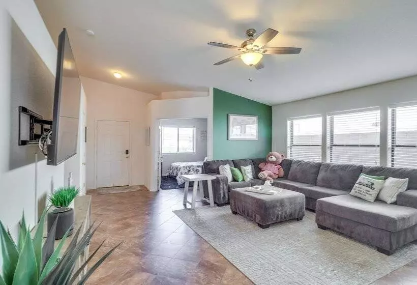 Inviting Bullhead City Gem: 3 Mi To Colorado River