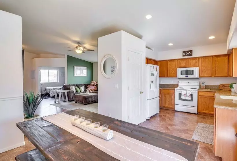 Inviting Bullhead City Gem: 3 Mi To Colorado River