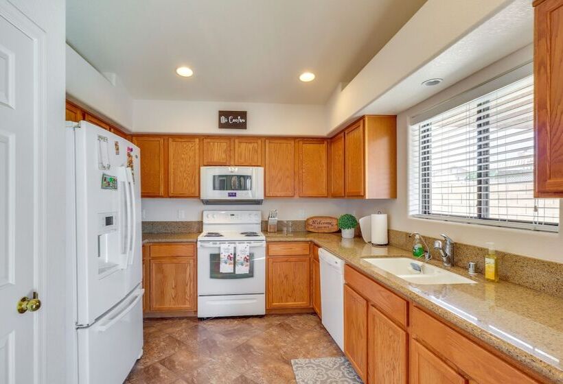 Inviting Bullhead City Gem: 3 Mi To Colorado River