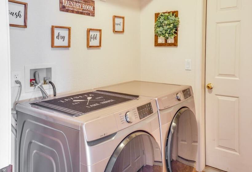 Inviting Bullhead City Gem: 3 Mi To Colorado River