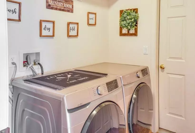 Inviting Bullhead City Gem: 3 Mi To Colorado River