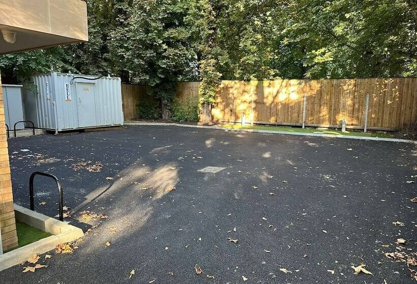 Kensington House By Solitaire Suites