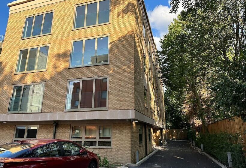 Kensington House By Solitaire Suites