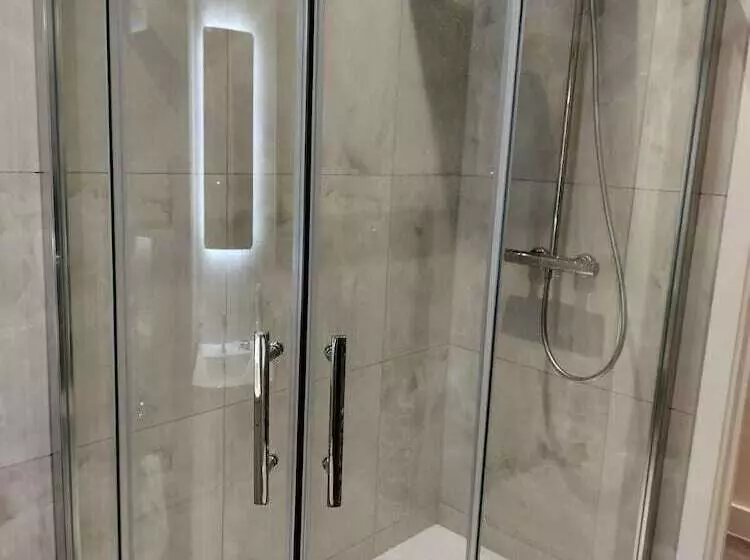 Kensington House By Solitaire Suites