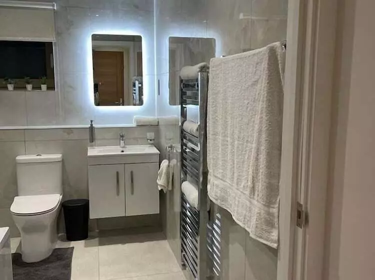 Kensington House By Solitaire Suites