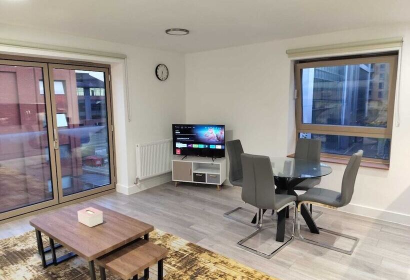 Kensington House By Solitaire Suites