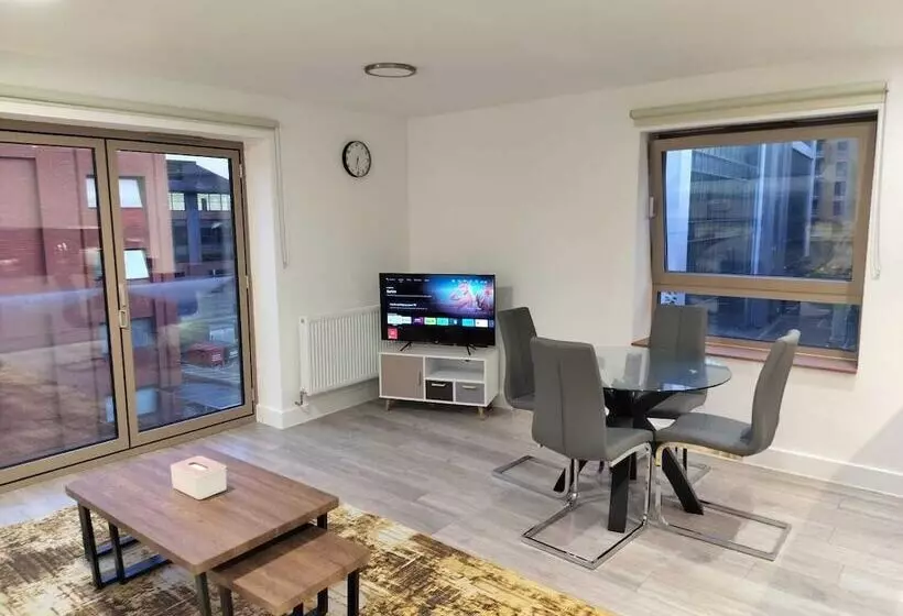 Kensington House By Solitaire Suites