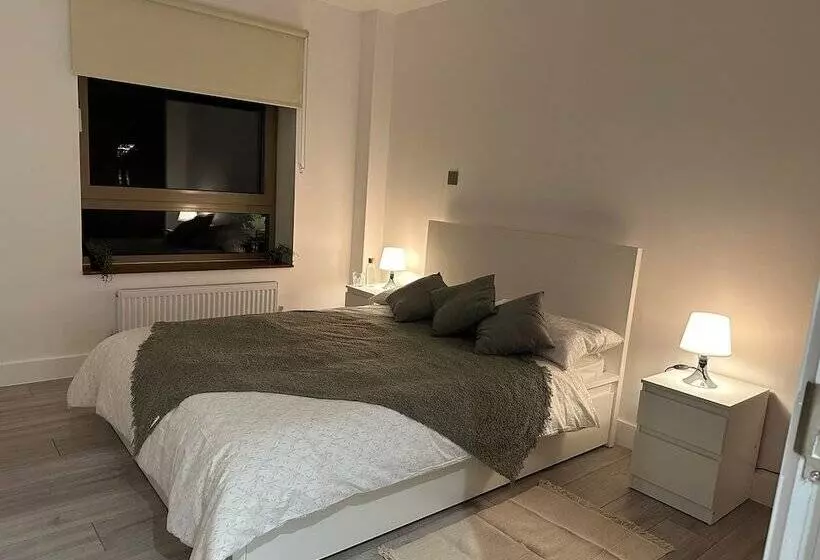 Kensington House By Solitaire Suites